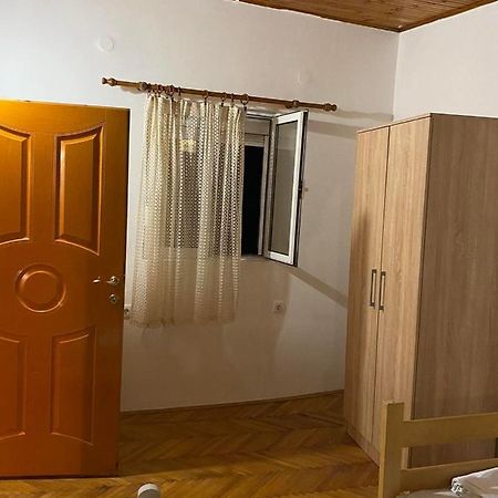 Stan Marko Podgorica Buitenkant foto