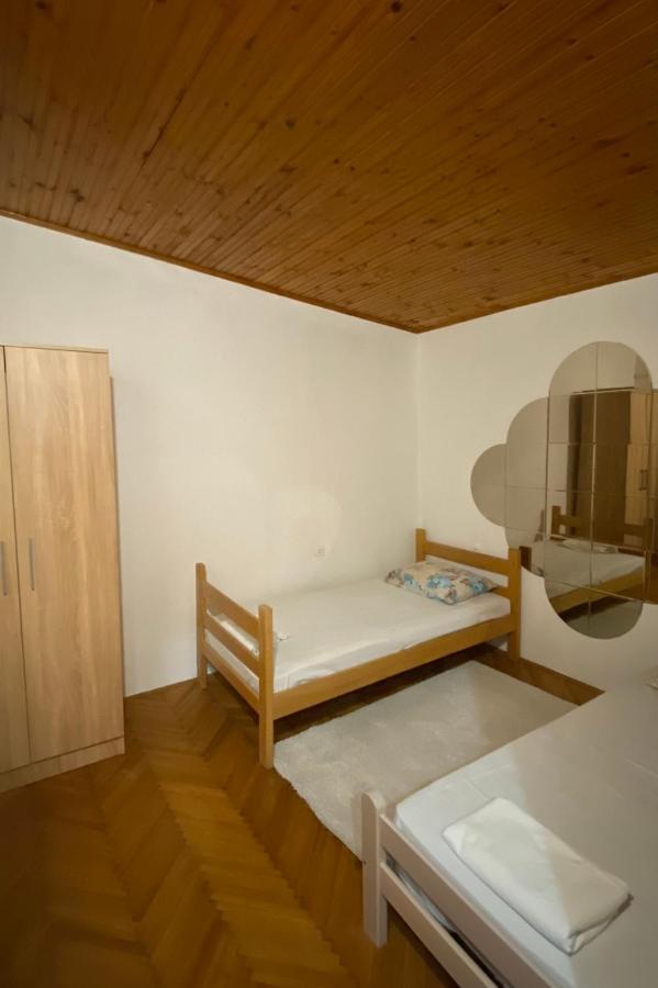 Stan Marko Podgorica Buitenkant foto